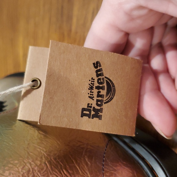 NWT Dr Martens Crinkle Leather Rainbow Holographic 1460J Boots - Picture 5 of 14